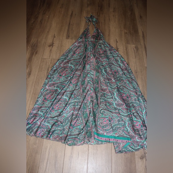 Elegant Paisley Halter Maxi Dress - Picture 3 of 7